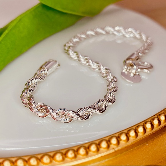 925 Sterling Silver Cute Minimalist Twisted Rope Design Bracelet - Picture 5 of 6